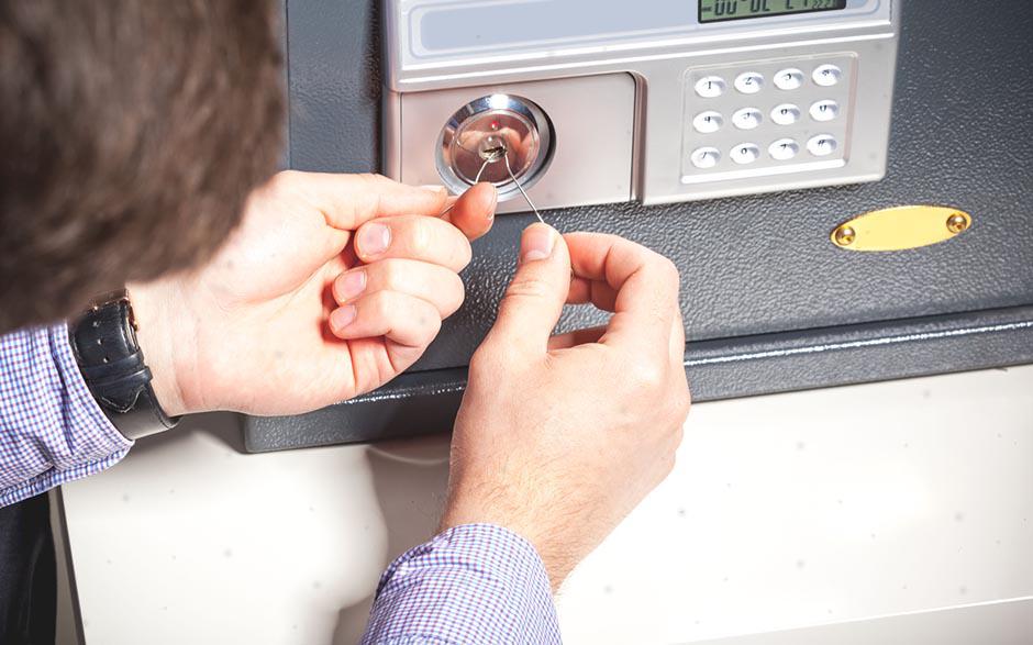 techniciens qualifiés serrurier ouverture de porte Paris 18